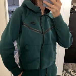 Nike Spotswear Top and Joggers